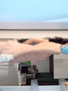 推荐【大腿大腿大腿】绿播女神全裸跳蛋自慰引10万人围观。